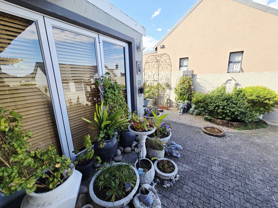 3 Bedroom Property for Sale in Kraaibosch Country Estate Western Cape